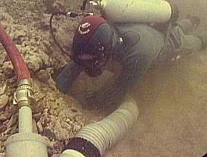 Suceuse  eau en action. Cl. GRAS.